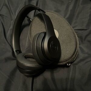 Beats Solo 3 Wireless Headphones 
Used once
Open to offers 
Ships in 1-3 days